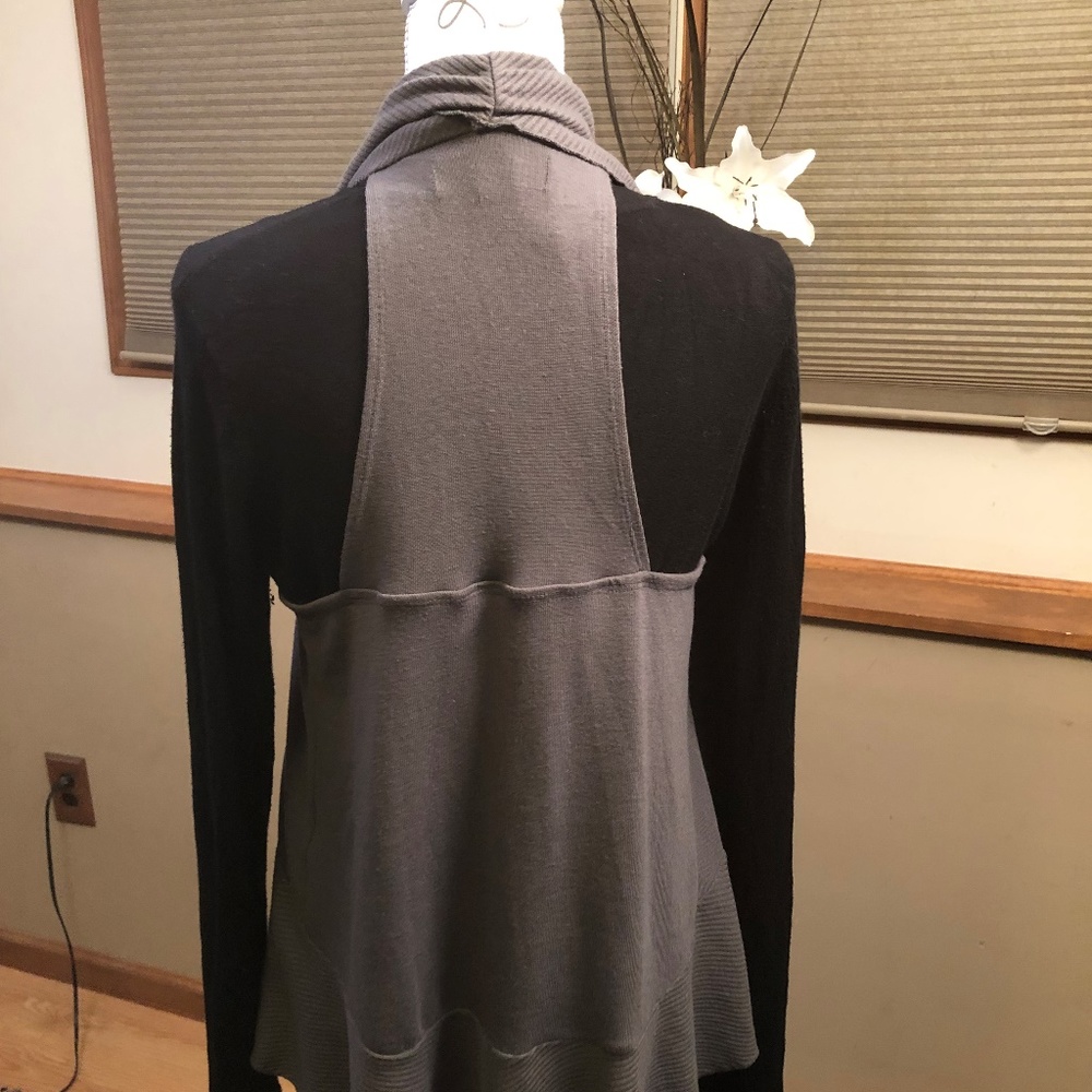sweater - Picture 3 of 4